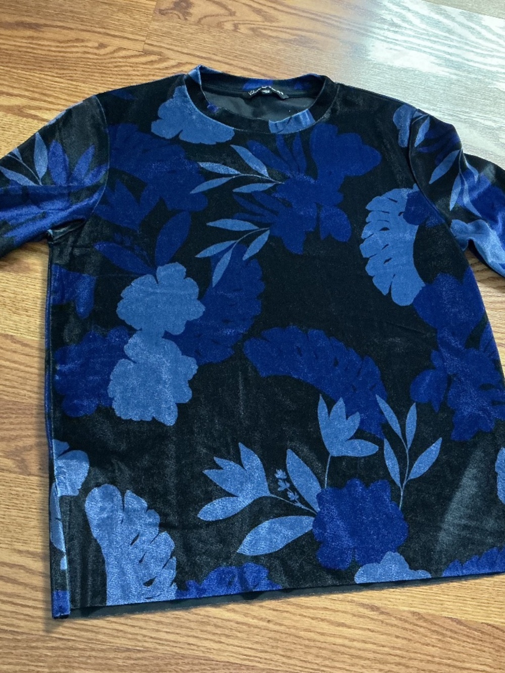 Velvet Heart Shades of Blue Floral Velvet Short Sleeve Top Size XS